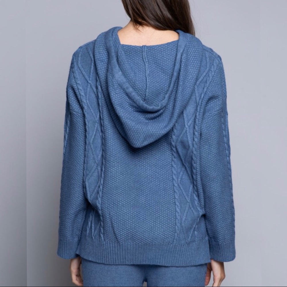 Luxurious Cable Knit Sweater - Picture 5 of 5